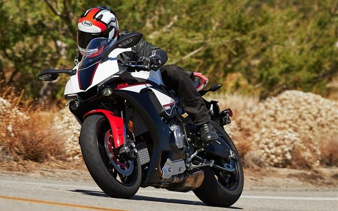 2016 Yamaha Motor Corp., USA YZF-R1S