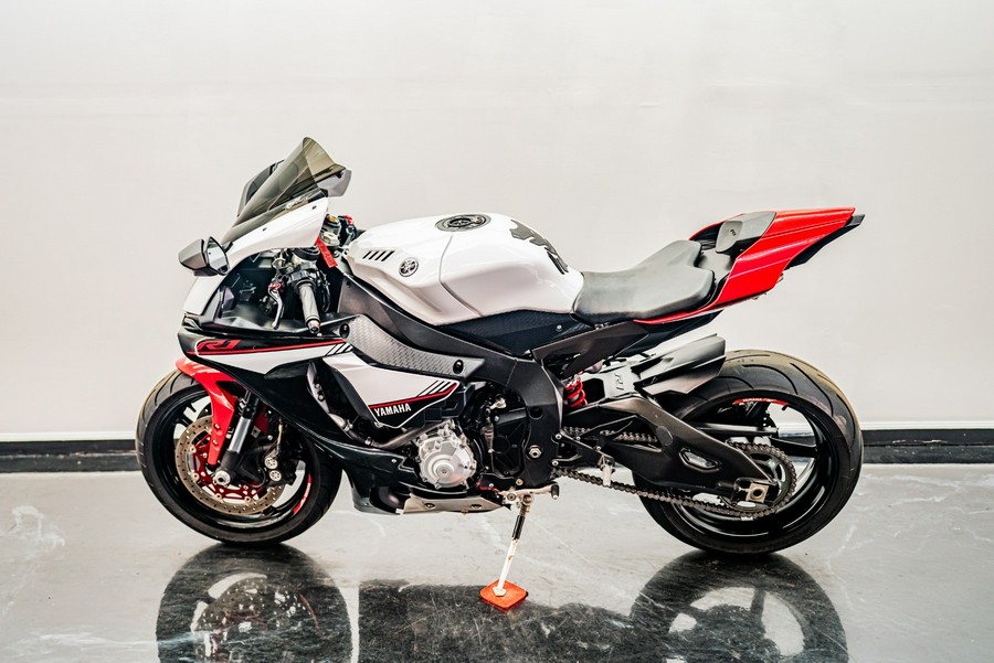 2016 Yamaha Motor Corp., USA YZF-R1S