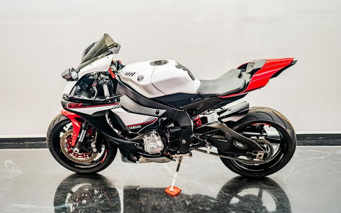 2016 Yamaha Motor Corp., USA YZF-R1S