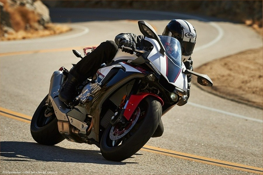 2016 Yamaha Motor Corp., USA YZF-R1S