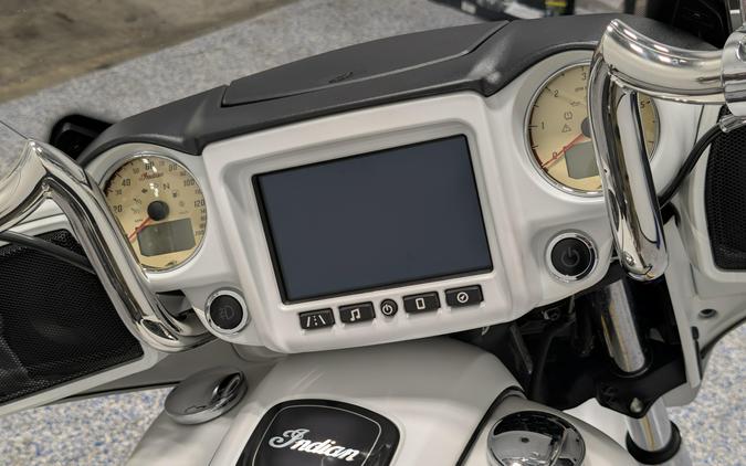 2017 Indian Motorcycle CHIEFTAIN, PEARL WHITE SMOKE, 49ST