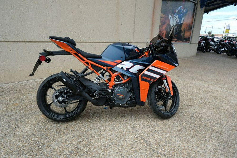 New 2024 KTM RC 390 BLUE