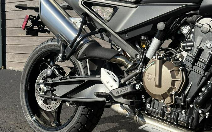 2025 Husqvarna® Svartpilen 801