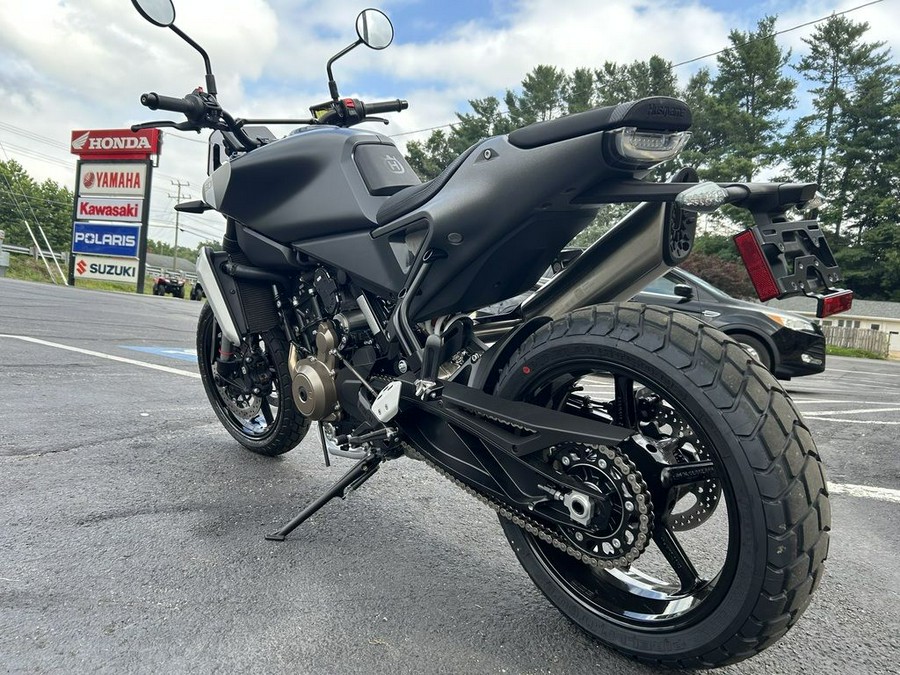 2025 Husqvarna® Svartpilen 801