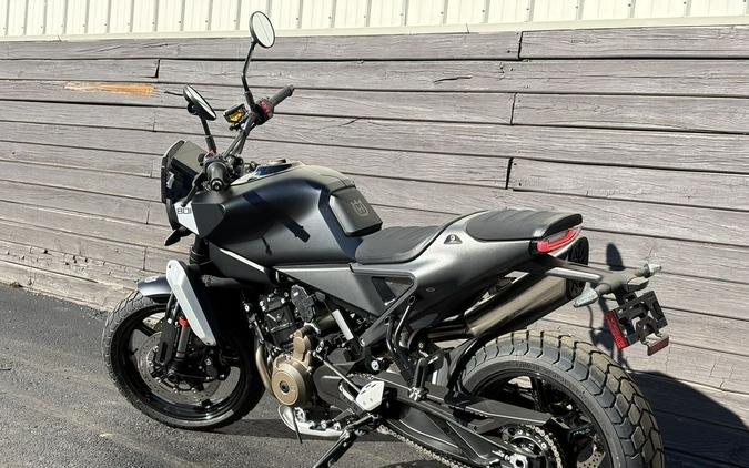 2025 Husqvarna® Svartpilen 801