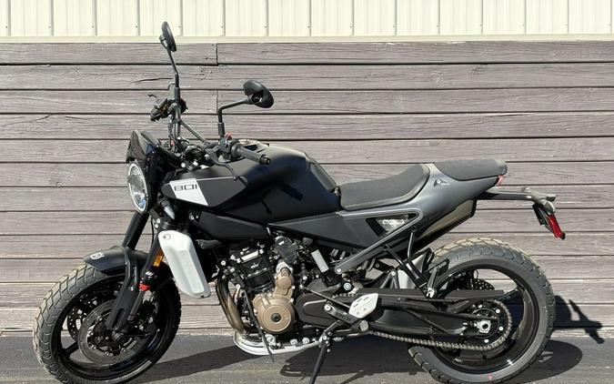 2025 Husqvarna® Svartpilen 801