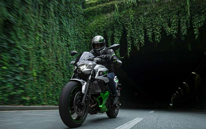 2024 Kawasaki Z7 HYBRID ABS METALLIC BRIGHT SILVER/METALLIC MATTE LIME GREEN/EBONY - 111543
