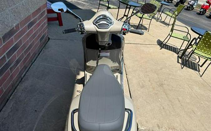 2023 Vespa GTS 300