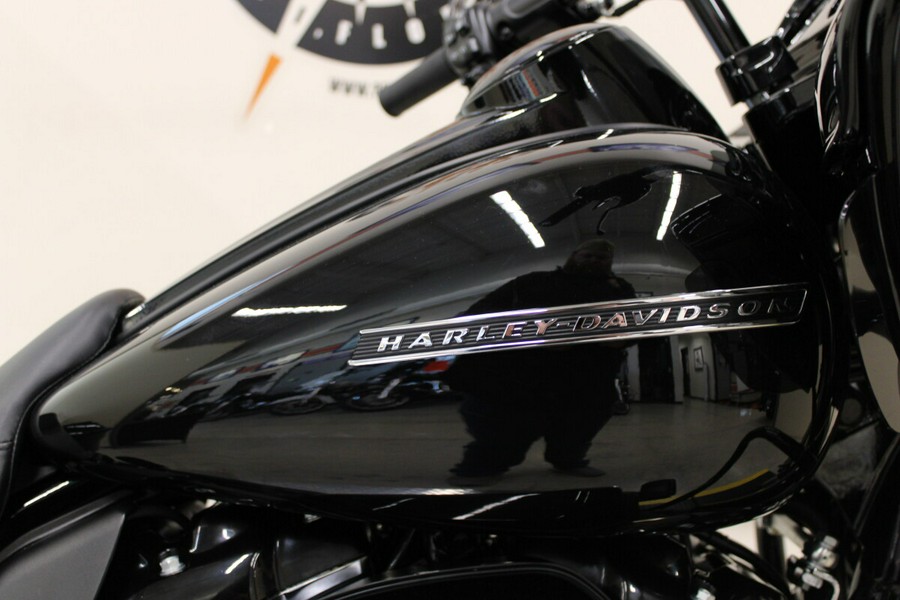 2018 FLTRXS Road Glide® Special Vivid Black