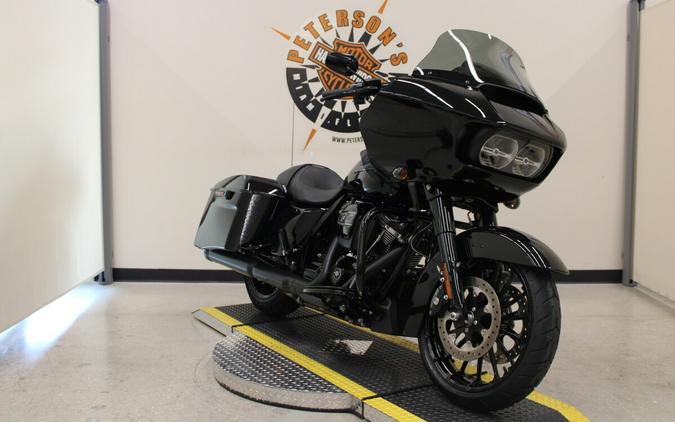 2018 FLTRXS Road Glide® Special Vivid Black