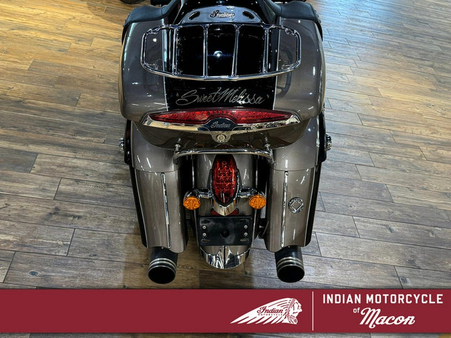 2018 Indian Motorcycle® Roadmaster® ABS Polish.Bronze Over Thund.Black w/Silver Pinst.