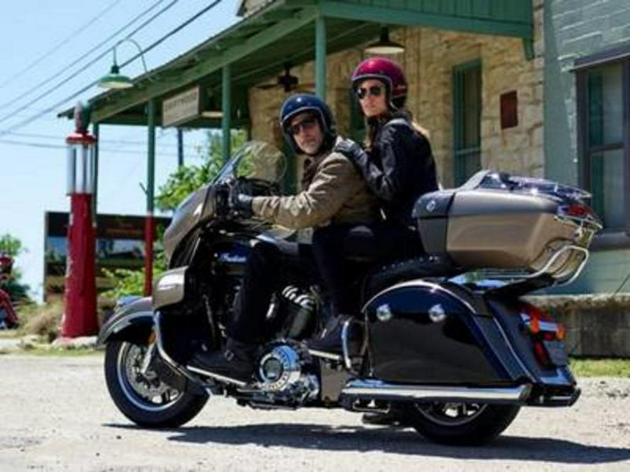 2018 Indian Motorcycle® Roadmaster® ABS Polish.Bronze Over Thund.Black w/Silver Pinst.