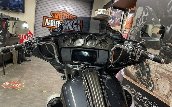 2019 Harley-Davidson® FLHXSE - CVO™ Street Glide®