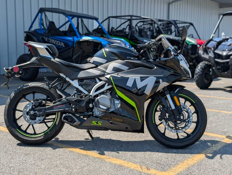 2022 CFMOTO 300 SS