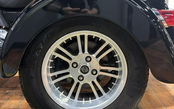 2022 Harley-Davidson® Tri Glide® Ultra BLACK W/ PINSTRIPE