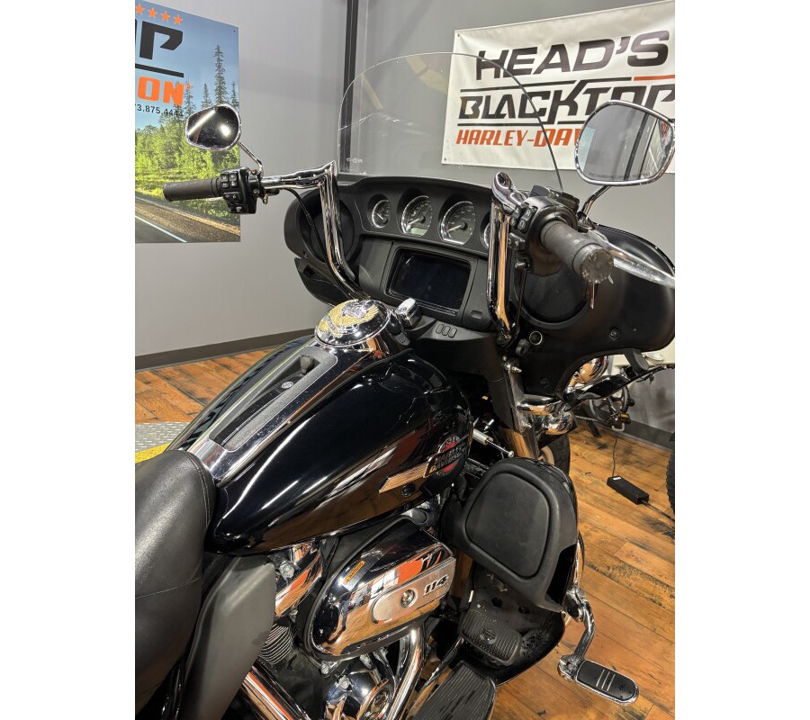 2022 Harley-Davidson® Tri Glide® Ultra BLACK W/ PINSTRIPE