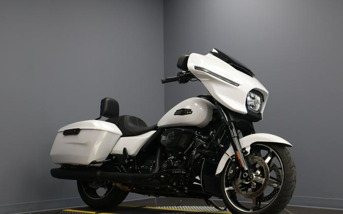 2024 Harley-Davidson Street Glide White Onyx Pearl - Black Finish