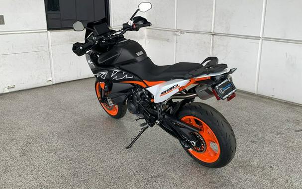 2024 KTM 890SMT