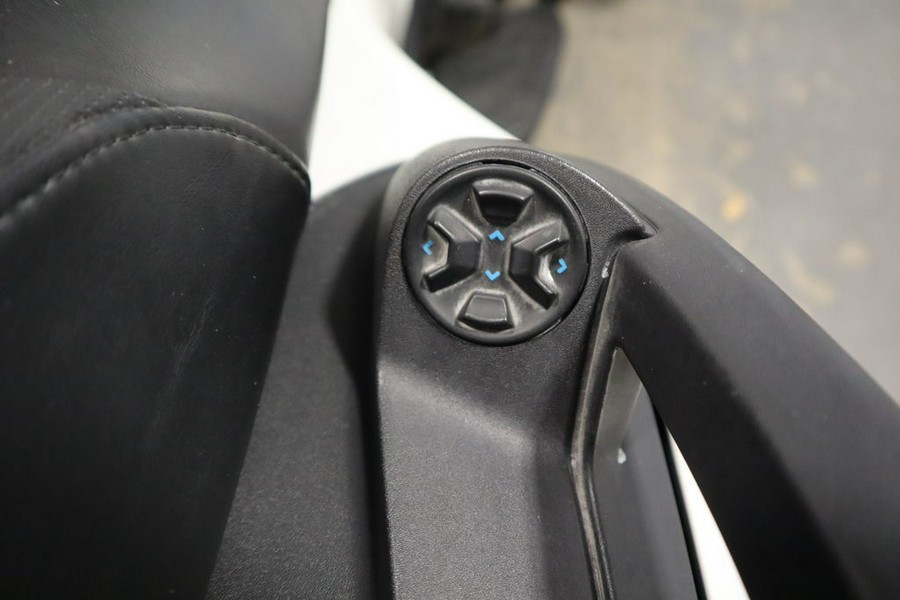 2017 Can-Am® RT-S SE6