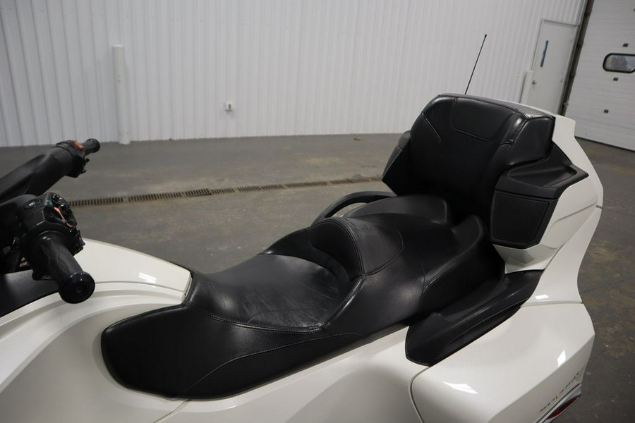 2017 Can-Am® RT-S SE6