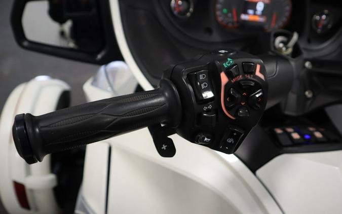 2017 Can-Am® RT-S SE6