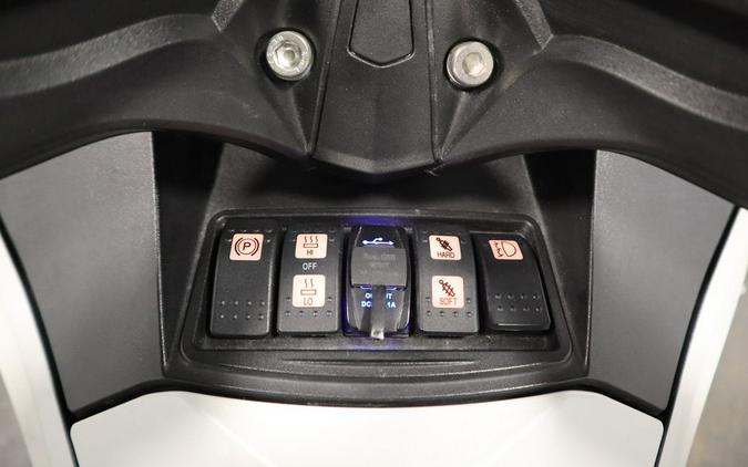 2017 Can-Am® RT-S SE6