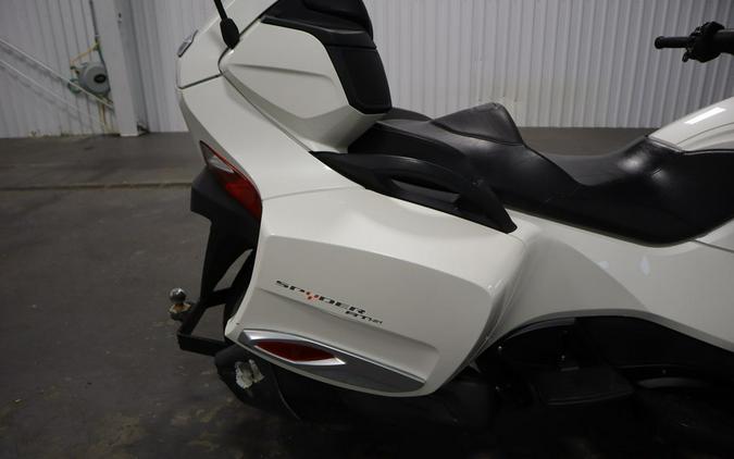 2017 Can-Am® RT-S SE6