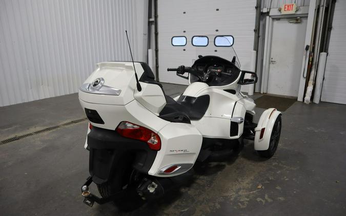 2017 Can-Am® RT-S SE6