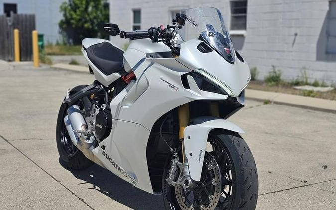 2022 Ducati SuperSport 950 S White Silk fairing