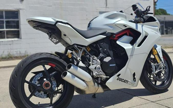 2022 Ducati SuperSport 950 S White Silk fairing