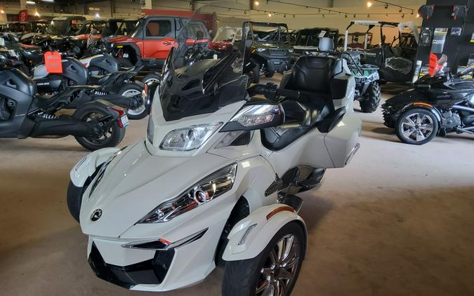 2016 Can-Am™ Spyder RT Base