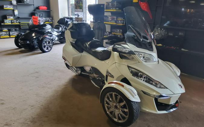 2016 Can-Am™ Spyder RT Base