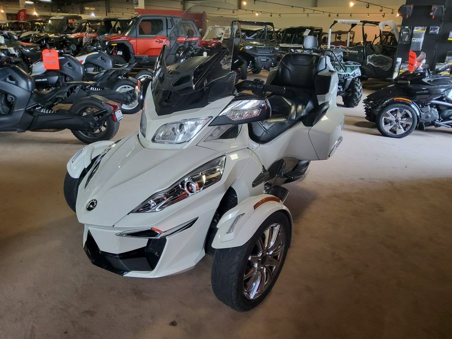 2016 Can-Am™ Spyder RT Base