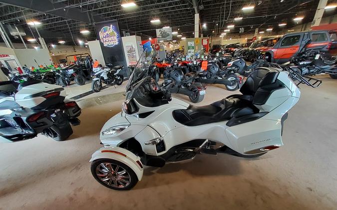 2016 Can-Am™ Spyder RT Base