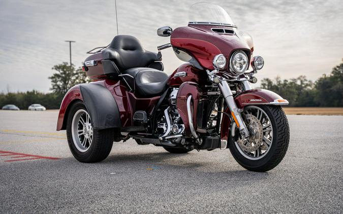 Used 2016 Harley-Davidson Tri Glide Ultra FLHTCUTG Trike For Sale In Florence, SC