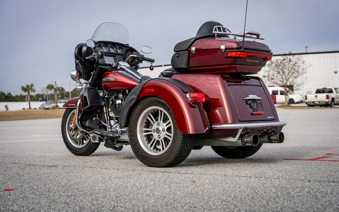 Used 2016 Harley-Davidson Tri Glide Ultra FLHTCUTG Trike For Sale In Florence, SC