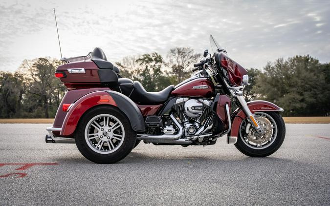 Used 2016 Harley-Davidson Tri Glide Ultra FLHTCUTG Trike For Sale In Florence, SC