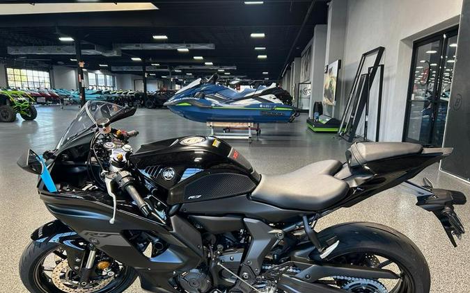 2025 Yamaha YZF-R7