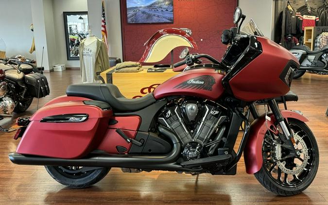 2024 Indian Motorcycle® Challenger® Dark Horse® w/PowerBand Audio Pkg Sunset Red Smoke