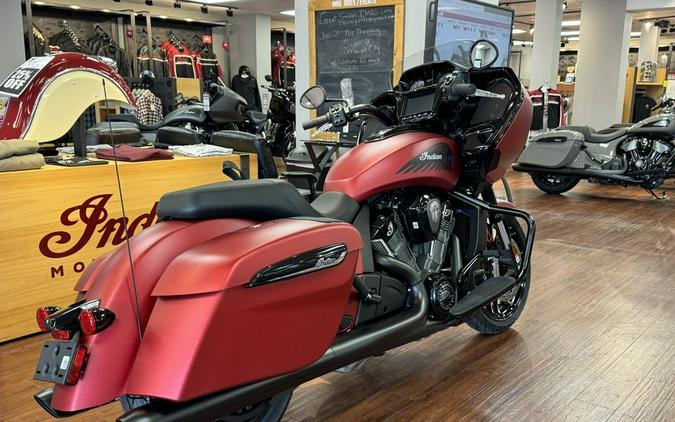 2024 Indian Motorcycle® Challenger® Dark Horse® w/PowerBand Audio Pkg Sunset Red Smoke