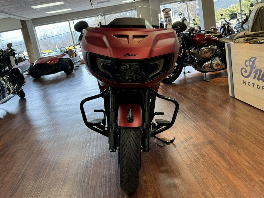 2024 Indian Motorcycle® Challenger® Dark Horse® w/PowerBand Audio Pkg Sunset Red Smoke