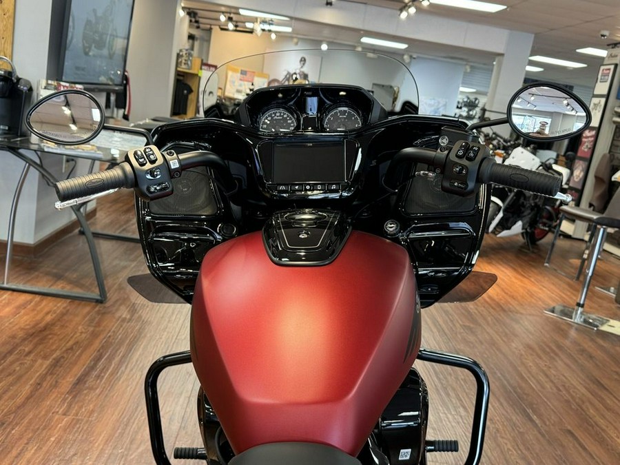 2024 Indian Motorcycle® Challenger® Dark Horse® w/PowerBand Audio Pkg Sunset Red Smoke