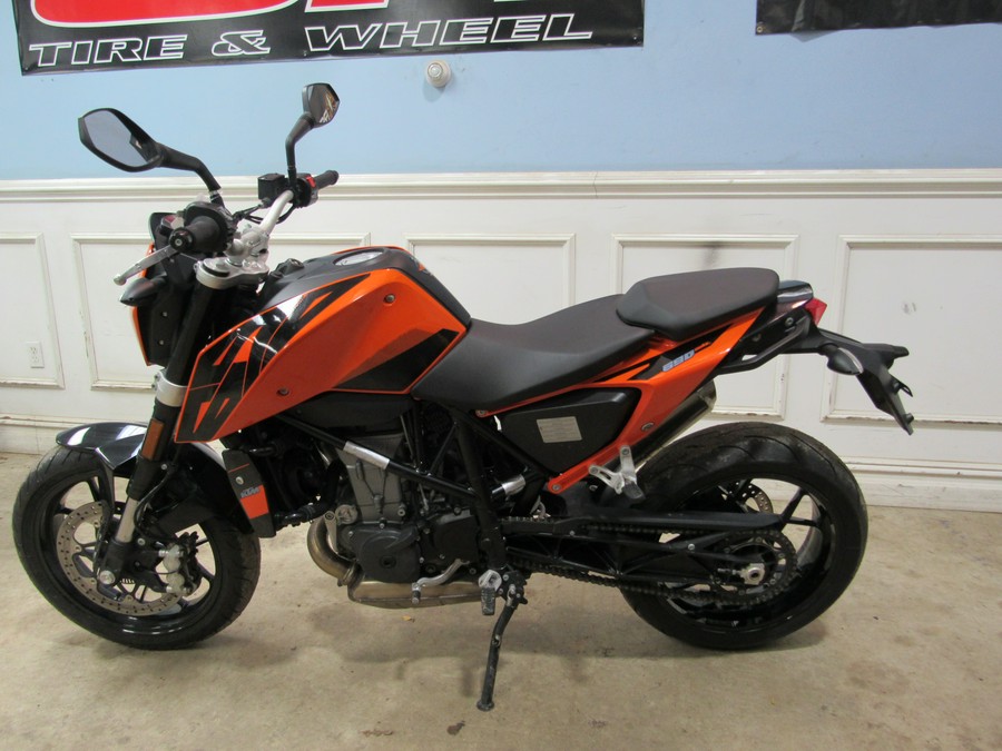 2017 KTM 690 DUKE LIKE NEW ONLY 4,572 MILES