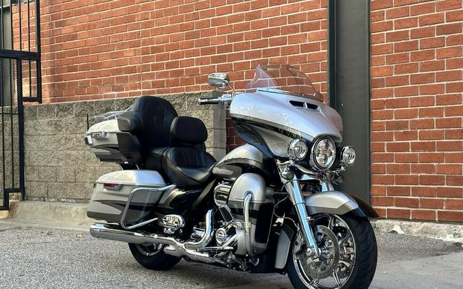 2017 Harley-Davidson® FLHTKSE - CVO™ Limited