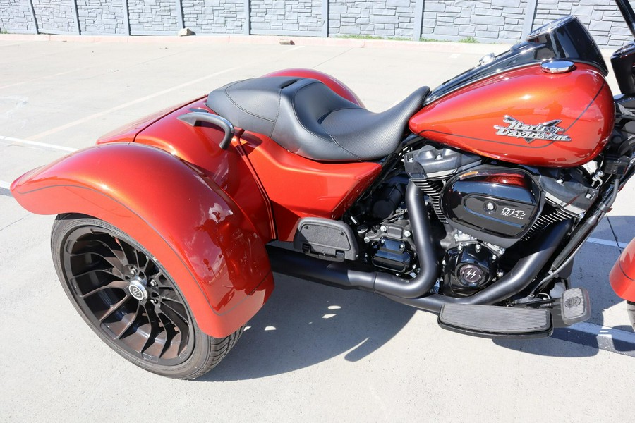 2025 Harley-Davidson Freewheeler Whiskey Fire