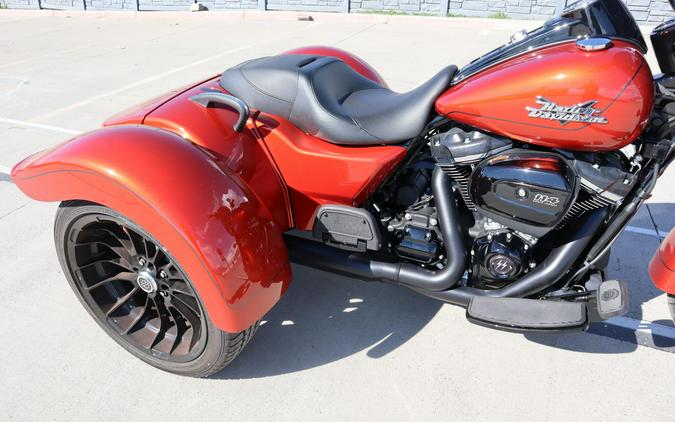 2025 Harley-Davidson Freewheeler Whiskey Fire