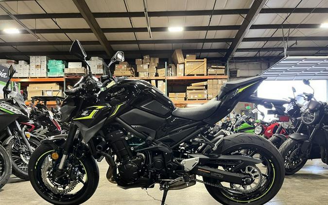 2024 Kawasaki Z900 ABS Candy Persimmon RedEbony
