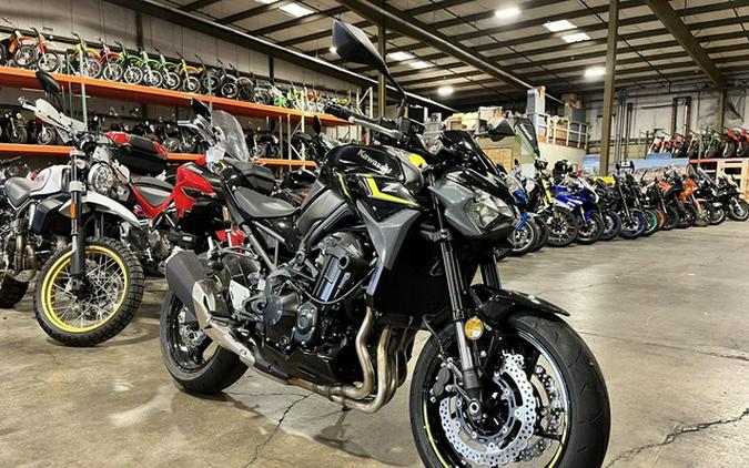 2024 Kawasaki Z900 ABS Candy Persimmon RedEbony