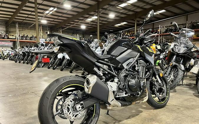 2024 Kawasaki Z900 ABS Candy Persimmon RedEbony