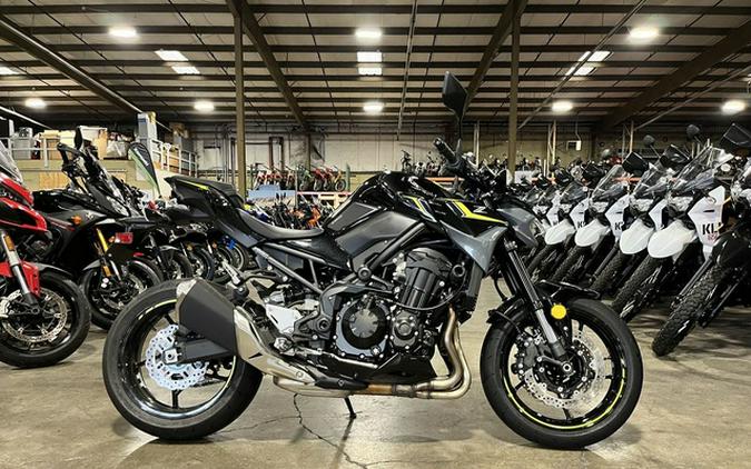2024 Kawasaki Z900 ABS Candy Persimmon RedEbony